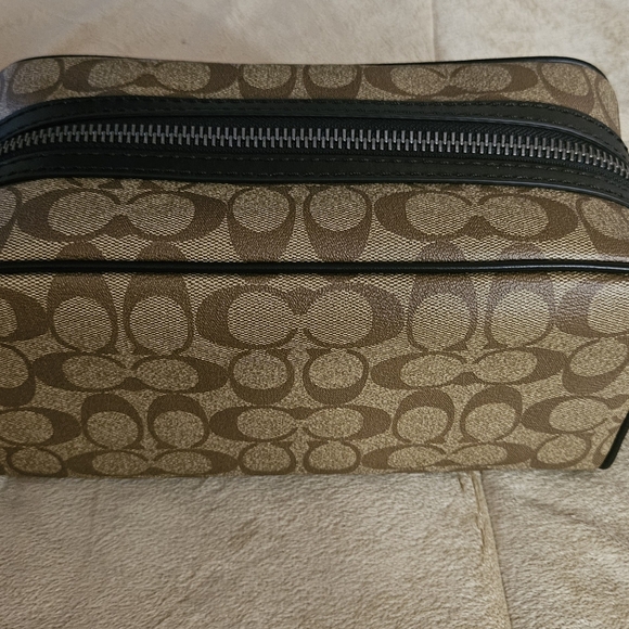 Coach Large Travel kit - Picture 2 of 12